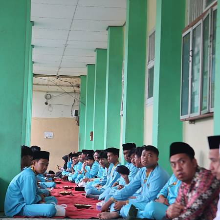 MAS PPKP Ribathul Khail Tenggarong Gelar Beseprah dalam Rangka Pesta Adat Erau